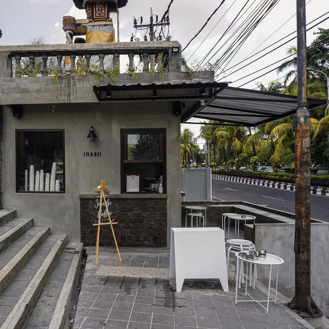 Proyek Renovasi Coffee Shop